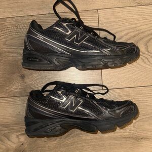 New Balance Men's Black and Gray Athletic Shoes